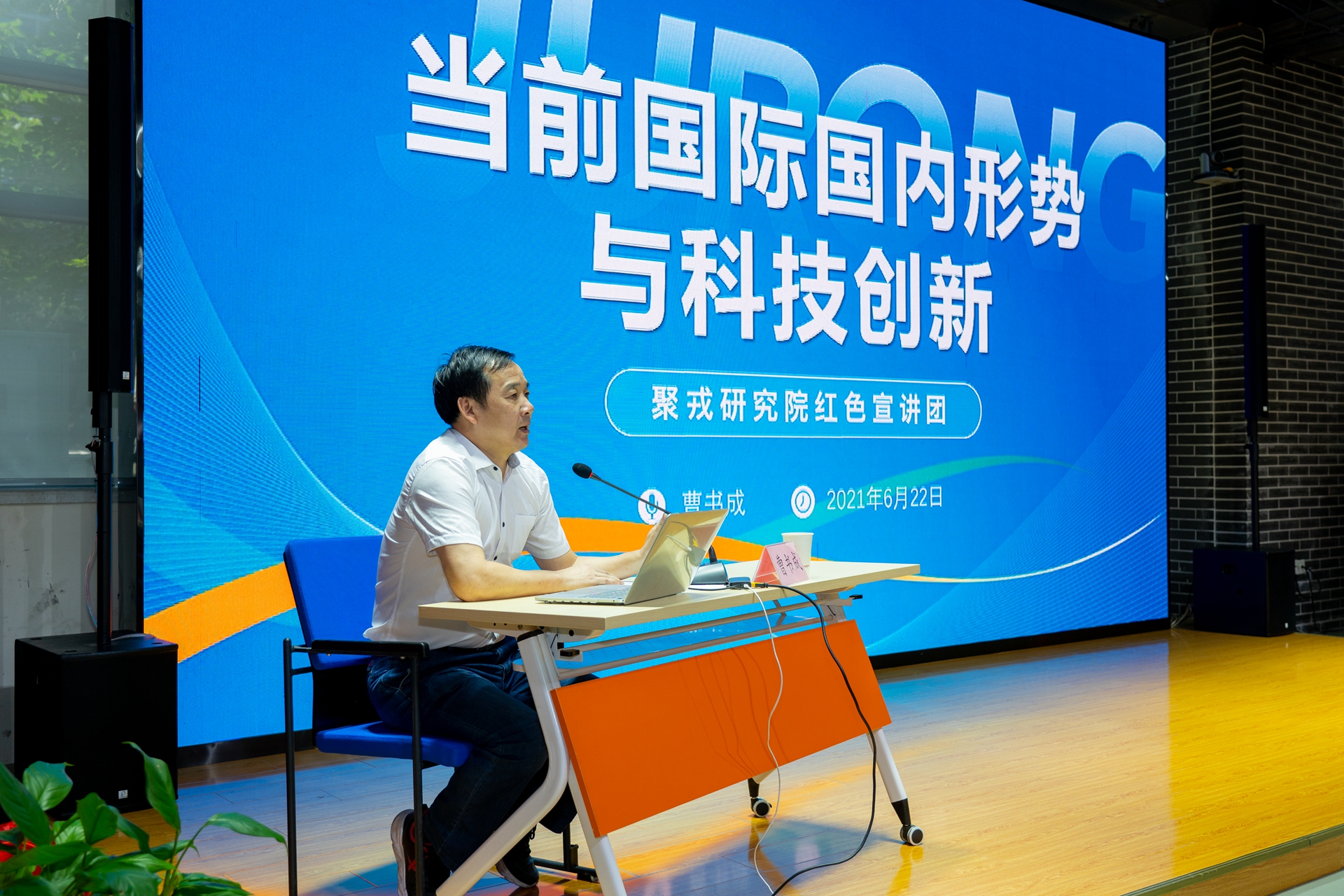 欧美激情性做爰免费视频